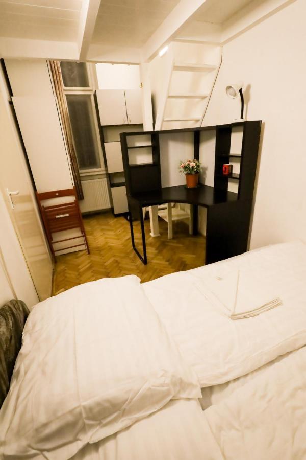 בודפשט Keleti Apartment City Center Big Flat Bedroom Private Use מראה חיצוני תמונה